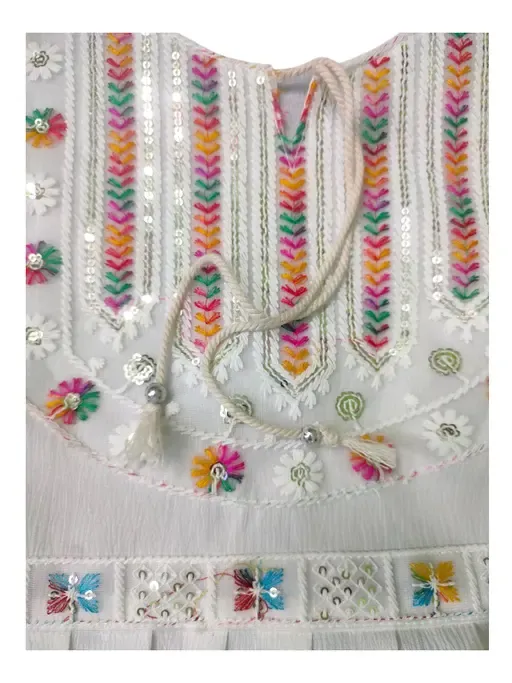 Women Embroidered Round Collar Pure Cotton Tunic Top